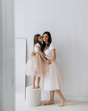 Komplet sukienek NOEMI dla mamy i córki, kolor biały + beż, mala bajka