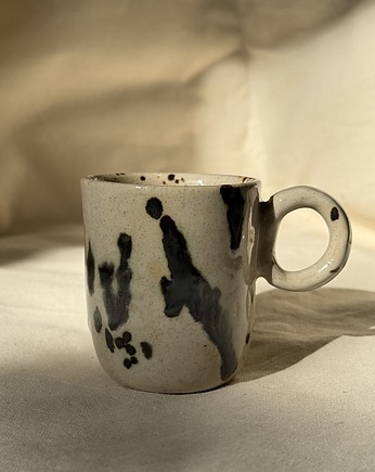 Filiżanka beżowa w złote ciapki - 100 ml, szkliwiona.art