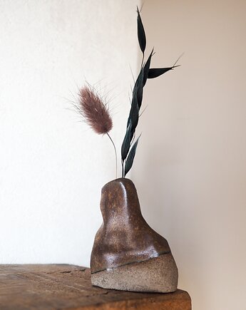 Mały wazon szaro-brązowy, drobne sztuki