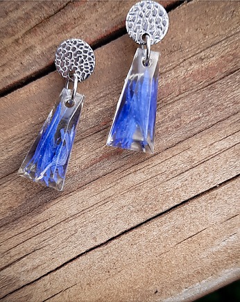 Kolczyki z zatopionymi płatkami chabrów, Figa handmade accessories