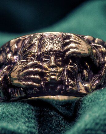 "Szukam człowieka" - artystyczny pierścień z brązu, Biżuteria z Myśli Odlana