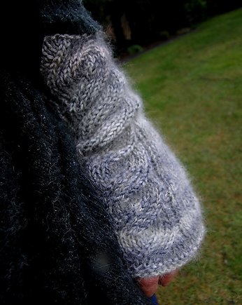 Szary beż / mitenki z jedwabiem, agat handmade
