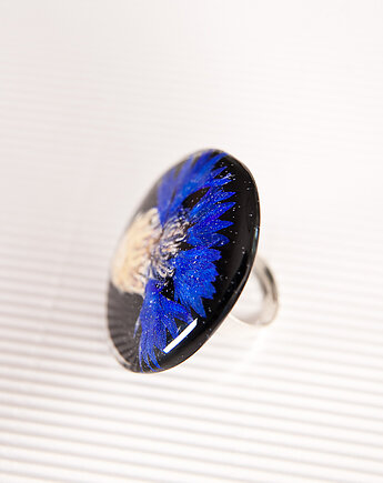 Artystyczny pierścionek z chabrem w żywicy., So Jewelry