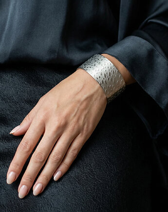 Szeroka bransoleta stalowa, Wierzbanowska