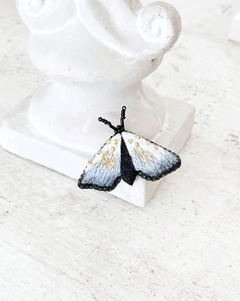 Broszka ĆMA 23 ręcznie haftowana przypinka owady motyle, HAART