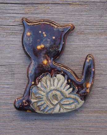 Ceramiczny magnes kot brązowy, Gliniana Koniczynka