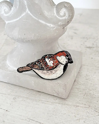 Broszka PTAKI WRÓBEL 1 ręcznie haftowana przypinka koraliki haft, HAART