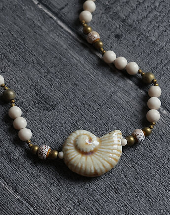 Okazały naszyjnik z muszlą ceramiczną, AT NOON