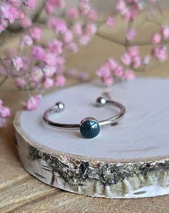 Pierścionek srebrny zielone oczko zielony minimalistyczny żywica brokatowy, zkwiatem