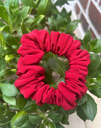 Jedwabna gumka scrunchie z upcyclingu, Lush from trash