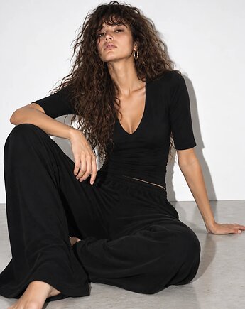 T-shirt CLOSE V-Neck Black, Patchouli