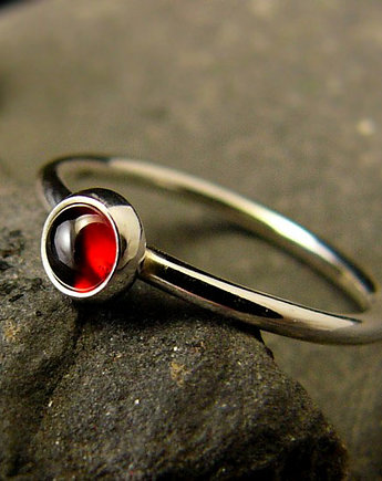 Pierścień Drobinek - Granat Srebro 4mm, Kuźnia Nehesi