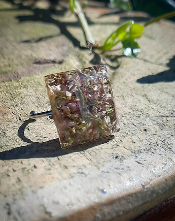 Kwadratowy pierścionek z zatopionym wrzosem, Figa handmade accessories
