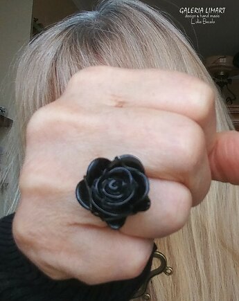 Czarna róża w pierścionku ręcznie robionym uroczy prezent handmade, Galeria Limart