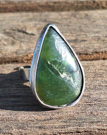 Nefryt - pierścionek regulowany, po drugiej stronie lustra
