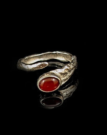Pierścionek Srebrna gałązka z karneolem, Pracownia Neores