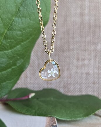 Mały wisiorek z białą niezapominajką prawdziwy kwiat serce, zkwiatem