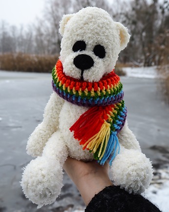 Biały miś w tęczowym szaliku LGBT, przytulanka, wernika