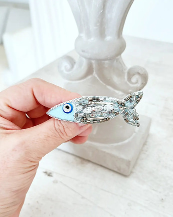 Broszka RYBKA 47 śledzik ręcznie haftowana przypinka morska, HAART