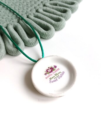 Naszyjnik z sygnaturą, biżuteria z talerzy