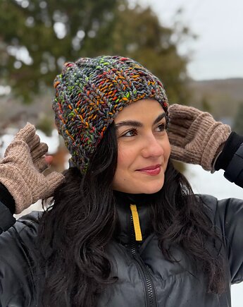 Kolorowa duża czapka beanie z wełną i alpaką, Zasznurowane