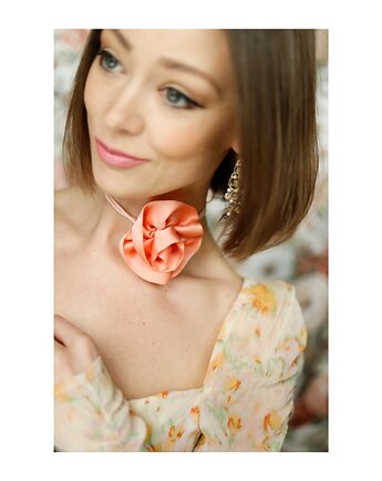 Jedwabny brzoskwiniowy choker, Celina Parysów