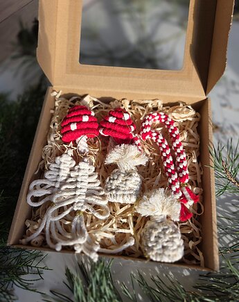 Zawieszki na choinkę makrama bombki na prezent, Ona Ci Zaplecie