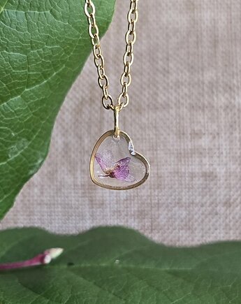 Mały wisiorek z różowym kwiatem prawdziwy kwiat serce, zkwiatem