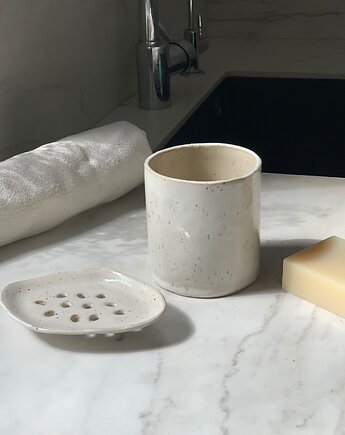 Zestaw Łazienkowy z Owalną Mydelniczką z Odpływem Freckled White, Maison Fragile