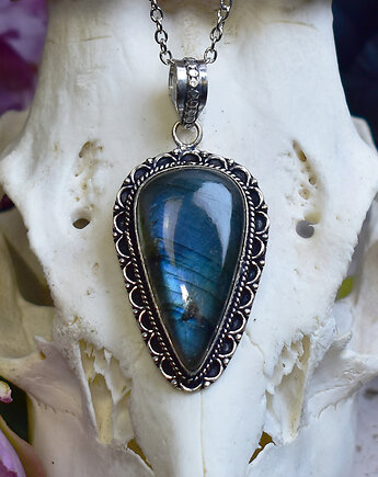 Miedziany posrebrzany wisiorek z labradorytem