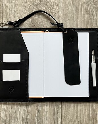 Czarna okładka skórzana na zeszyt formatu A 5., Rkabags