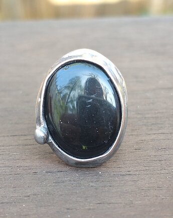 Onyks - pierścionek regulowany, po drugiej stronie lustra