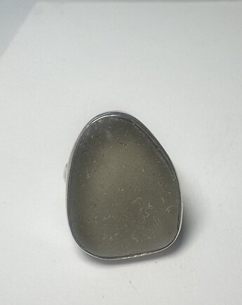 Srebrny pierścionek regulowany ze szkłem morskim, bluewavestudio