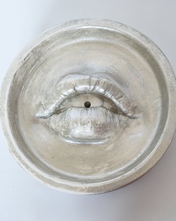 Podstawka pod kadzidło w kształcie ust - old gold, nejmi art