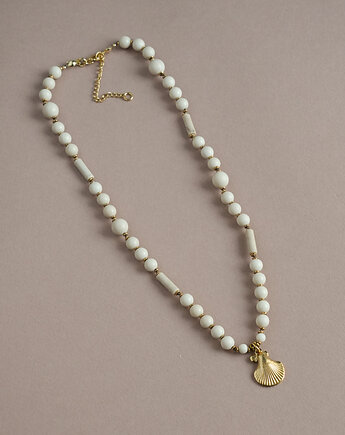 Beżowy naszyjnik z muszelką, AT NOON