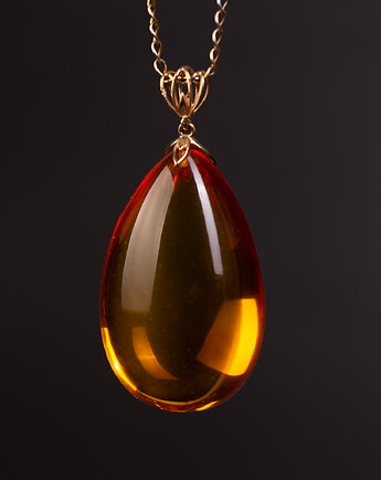 Wisiorek z transparentym bursztynem bałtyckim i złotą zawieszką, Amber by Baco
