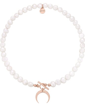Naszyjnik z naturalnych pereł zdobiony księżycem z różowego złota