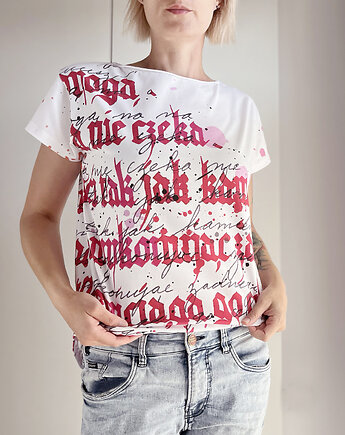 Kaligrafia czerwona fullprint Biały Oversize, ONE MUG A DAY