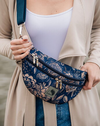 Nerka z wodoodpornego, drukowanego poliestru, kwiaty na granacie, Karolina Audycka