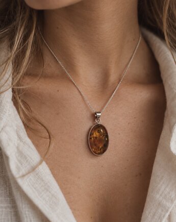Klasyczny Owalny Naszyjnik z Bursztynem Bałtyckim, Amber Charm