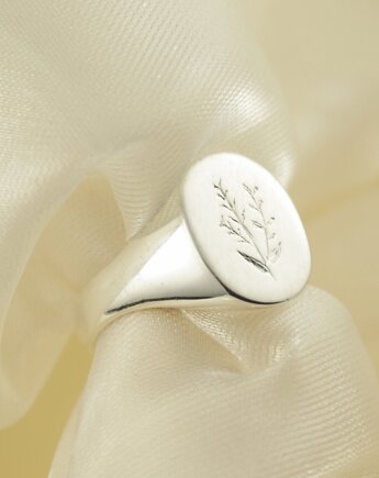 Srebrny sygnet Veil, ręczny grawer lawendy, solidne srebro 925, 8g, Her Ring Bizuteria