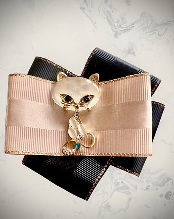 Broszka na tasiemce Wyjątkowy prezent z biżuteryjnym kotkiem, PapillonBYAnn