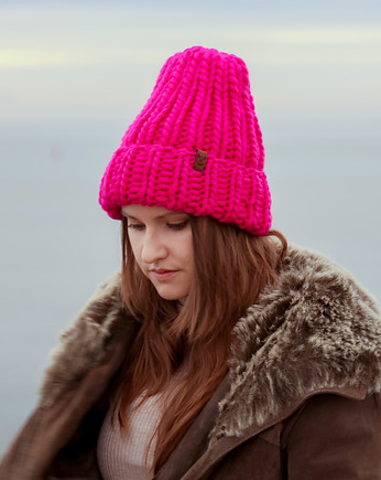 Różowa czapka oversize z grubej wełny klasyczna, Holy Alpaca Knit