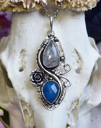 Miedziany posrebrzany wisiorek z różą, kwarcem z rutylem i szafirem, Spirit Of Copper