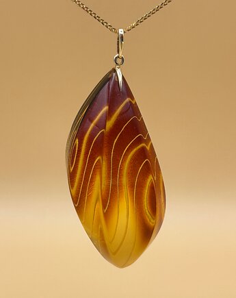 Wisiorek z naturalnego ręcznie rzeźbionego bursztynu, Andorii by Baco