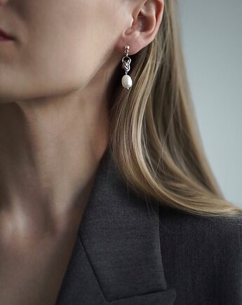Kolczyki wiszące asymetryczne z perłą - TROIKA, ZY.JEWELLERY