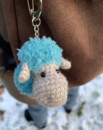 Niebieska owieczka - brelok, zawieszka do plecaka, wernika