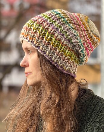 Czapka z merynosa 100%  biała w kolorowe paski, Made by Jaga