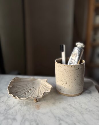 Zestaw Łazienkowy z Mydelniczką Muszlą Freckled White, Maison Fragile