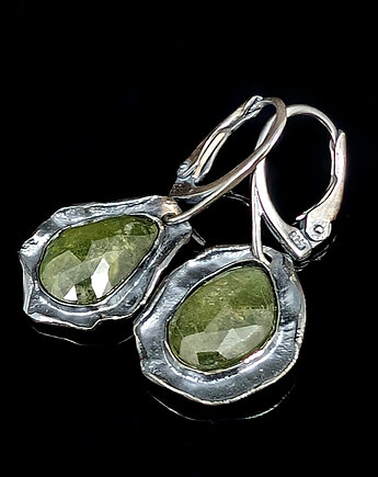 Limonkowe szafiry na srebrnej tarczy, Pracownia Neores